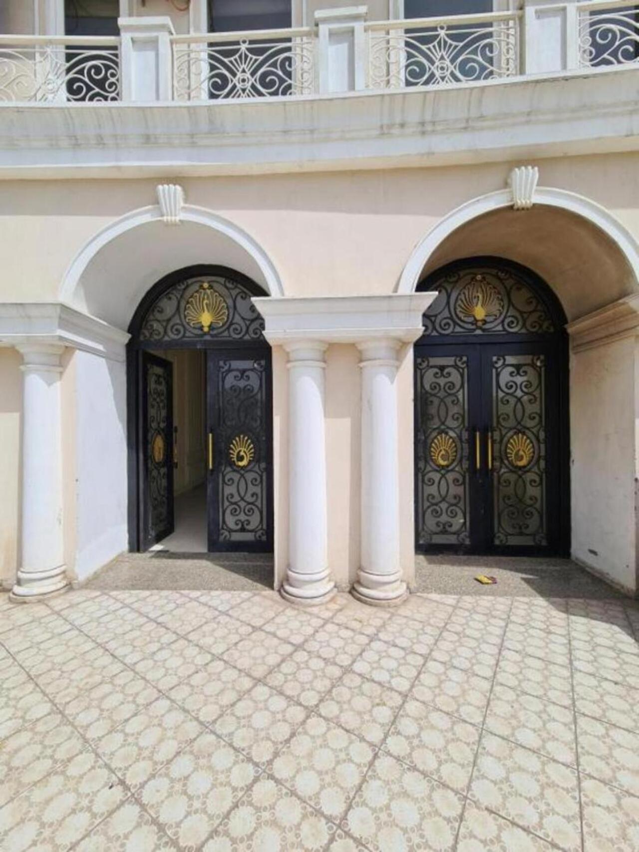 Lord Krishna Place Вриндавана Экстерьер фото